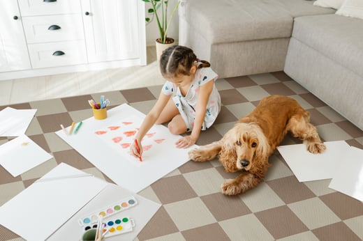 Jaya checkered natural 5x7 washable rug with a child and dog. 